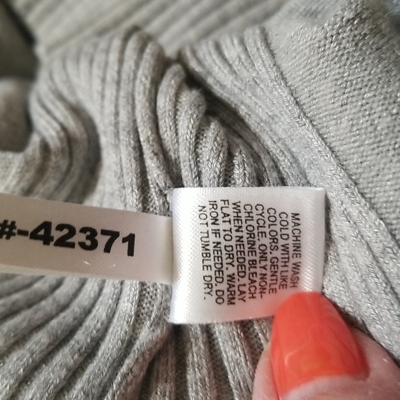 Express Gray V-Neck Sweater - Picture 5 of 5